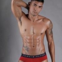 GUAPO CHICO LATINO POLLON